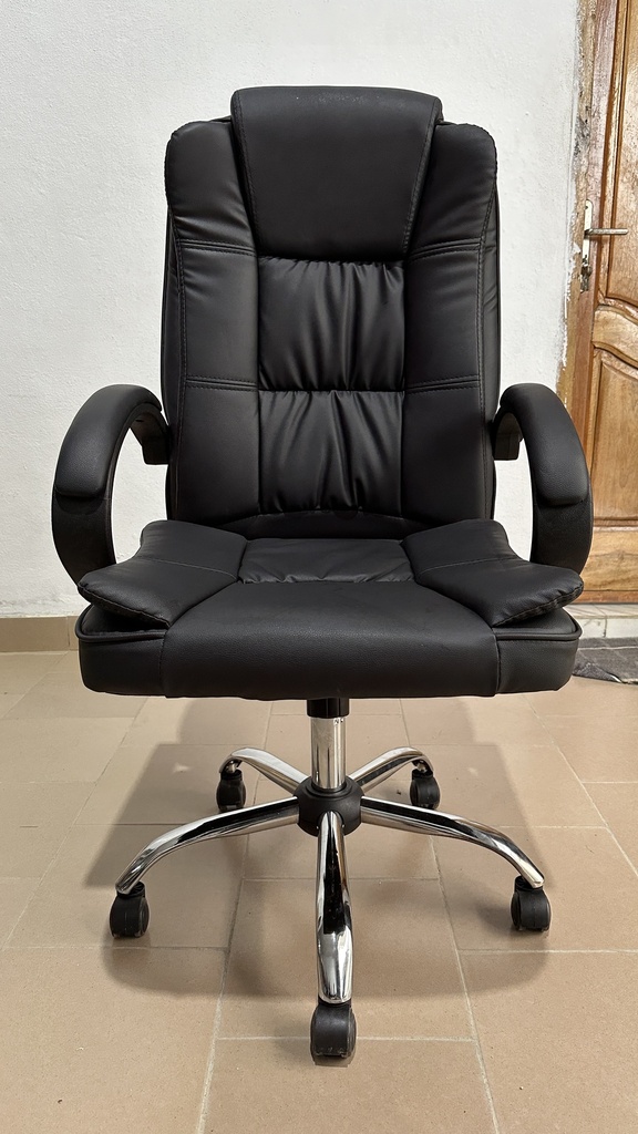 CHAISE DIRECTEUR EN SIMILI CUIR NOIRE