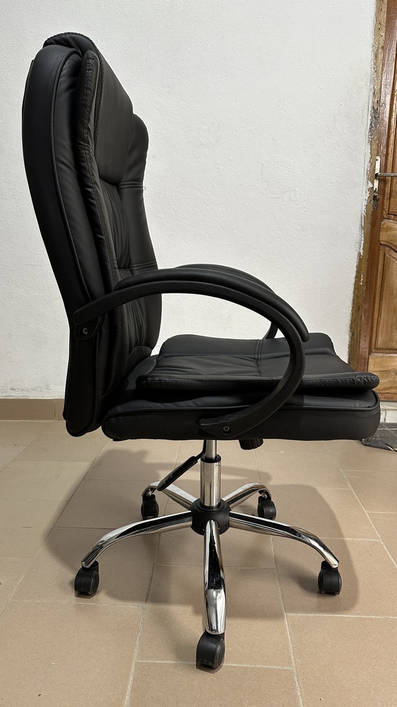 CHAISE DIRECTEUR EN SIMILI CUIR NOIRE