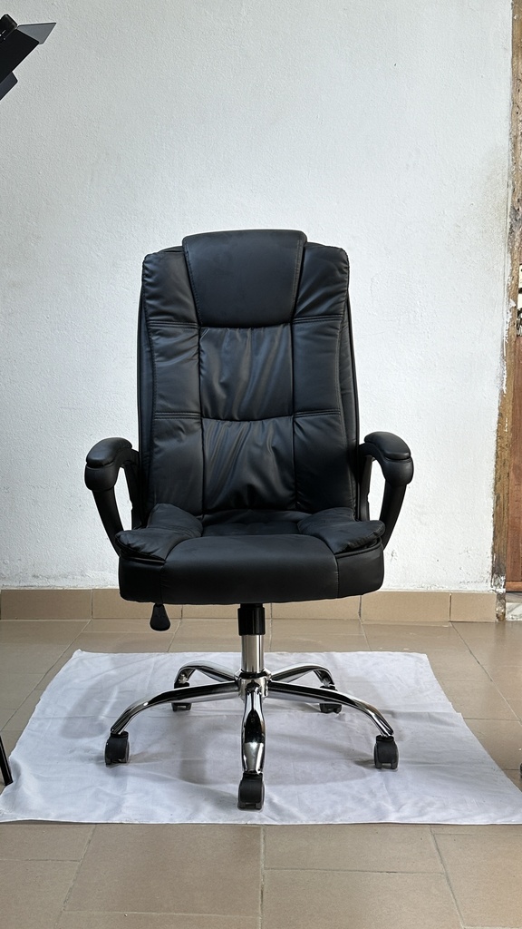 CHAISE DIRECTEUR EN SIMILI CUIR NOIRE