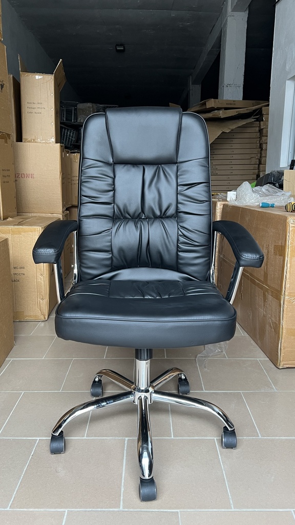 CHAISE DIRECTEUR EN SIMILICUIR NOIRE